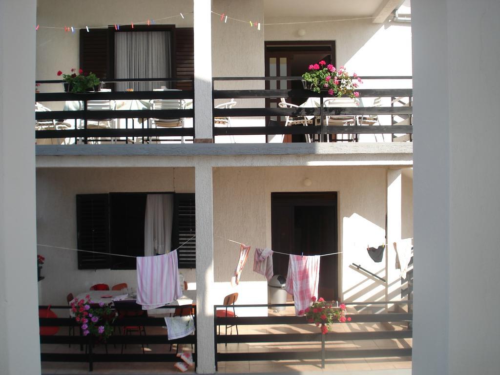 Apartments Jurlina Seline Esterno foto