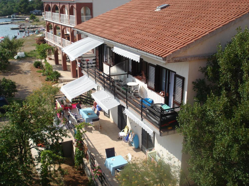 Apartments Jurlina Seline Esterno foto