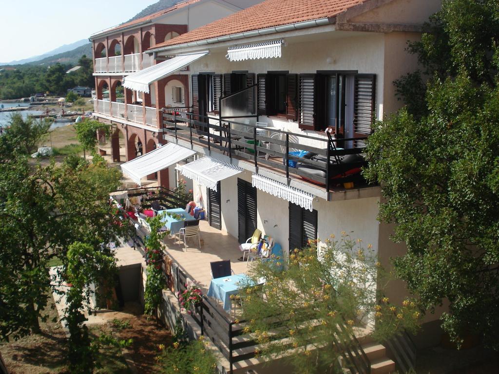 Apartments Jurlina Seline Esterno foto