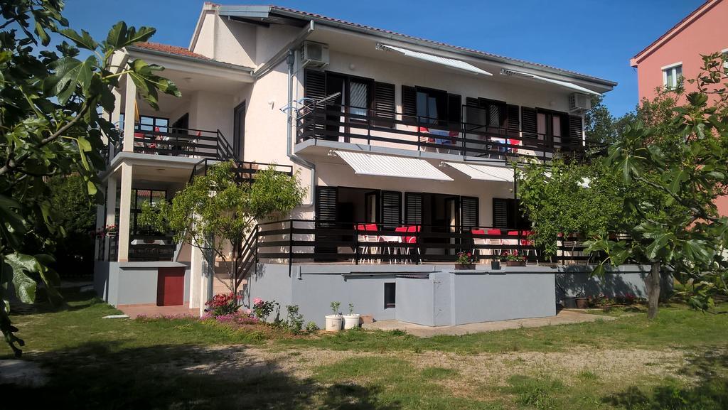 Apartments Jurlina Seline Esterno foto